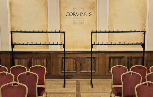 Ruhatári soros fogasállvány - Az átlátható és hatékony ruhatár alapja